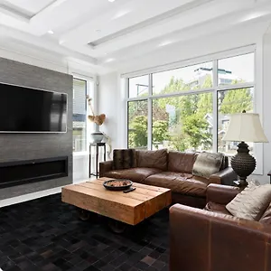 Cheerful 5 Bedroom House In Apartment